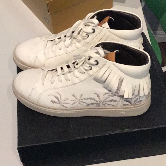 Ugg - Picture 1 of 2